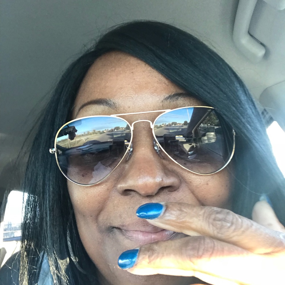 Meet your Posher, Lola